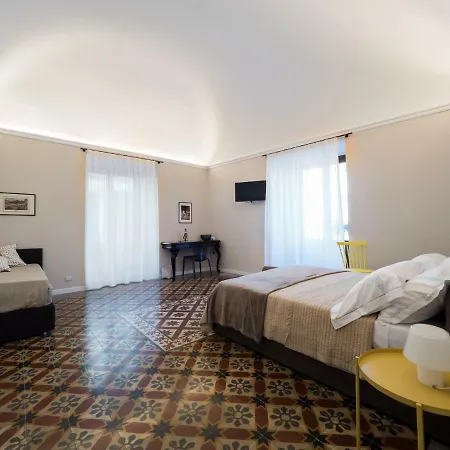 Alojamento de Acomodação e Pequeno-almoço Sciara Larmisi 4*